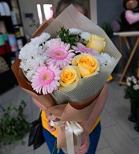 Букет цветов из:  Герберы, Розы и Хризантемы в Комсомольском Республики Мордовия