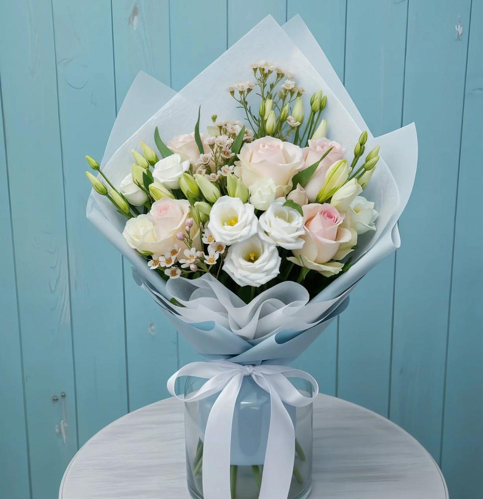 Букет цветов из: Розы и Лизиантусы в Комсомольском Республики Мордовия