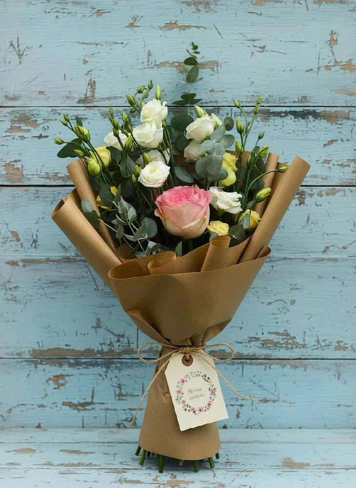 Букет цветов из: Розы и Лизиантусы в Комсомольском Республики Мордовия