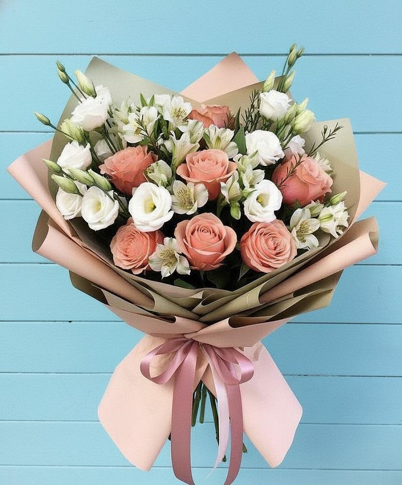 Букет цветов из: Розы, Альстромерии и Лизиантусы в Комсомольском Республики Мордовия