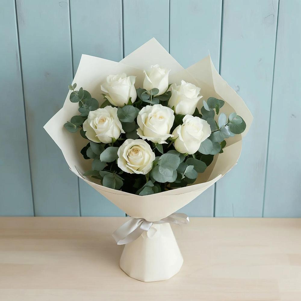 Букет Белые розы в Эвкалипте в Комсомольском Республики Мордовия