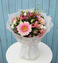 Букет цветов из:  Герберы, Альстромерии и Лизиантусы в Комсомольском Республики Мордовия