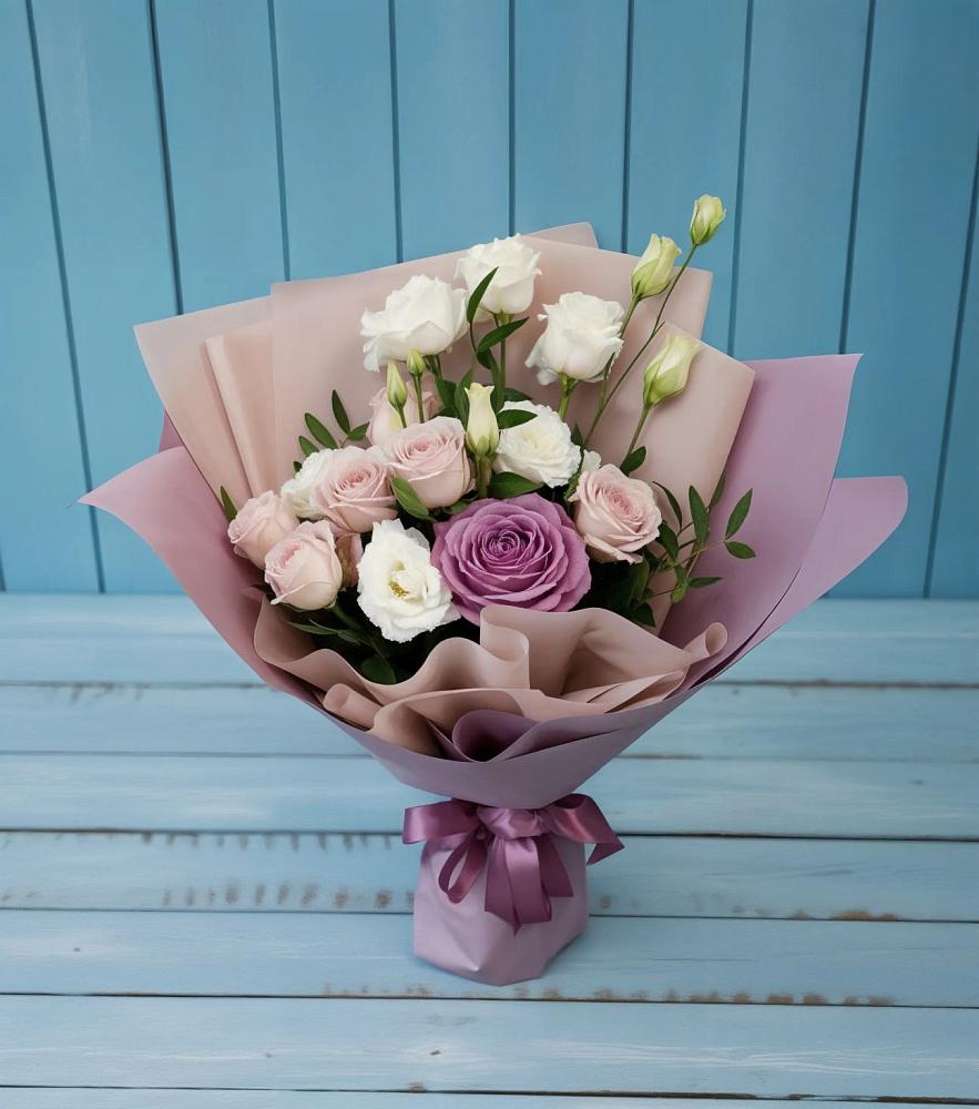 Букет цветов из: Розы и Лизиантусы в Комсомольском Республики Мордовия